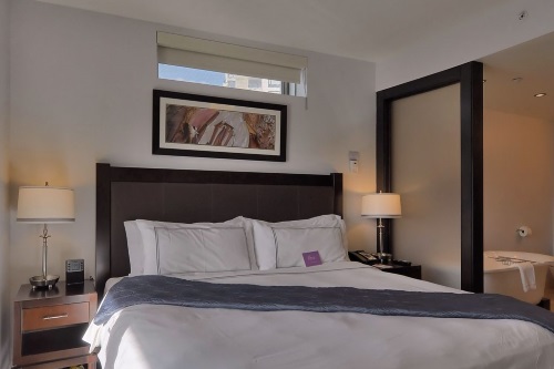 The Parkside Hotel slaapkamer en badkamer